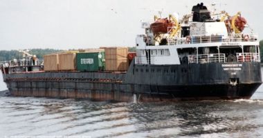 Un cargou încărcat cu grâu a eșuat pe Don