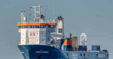 Stire din Economie : Un cargou olandez, în pericol de răsturnare, în Marea Norvegiei