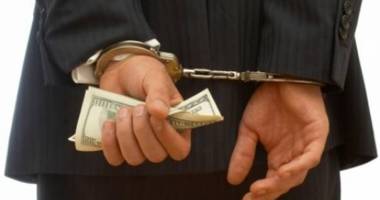 Stire din Economie : Un chinez a vrut să dea șpagă inspectorilor antifraudă fiscală