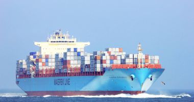 Stire din Economie : Un comandant de navă riscă să fie închis pentru avarierea unui cablu submarin