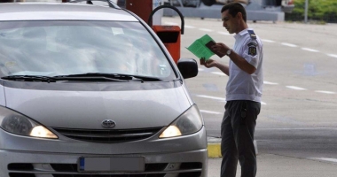 Stire din Eveniment : A încercat să treacă frontiera conducând beat și cu permisul suspendat