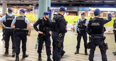 Stire din Actualitate : Un cuplu a fost arestat pe aeroportul din Amsterdam pentru că a fugit din carantină