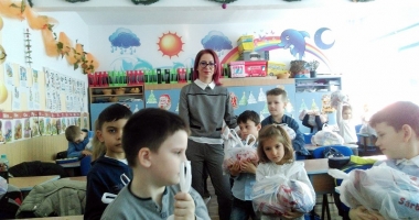 Stire din Cultură-Educație : "Un dar mic, pentru un suflet mare!", în prag de sărbători