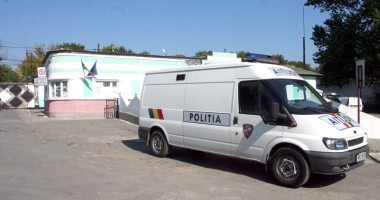 Stire din Eveniment : Un deținut de la Poarta Albă și-a tăiat venele