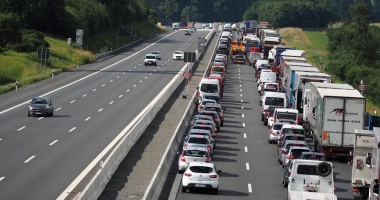 Foto. ACCIDENT CUMPLIT ÎNTRE UN AUTOCAR ȘI UN CAMION. 17 persoane dispărute - 3