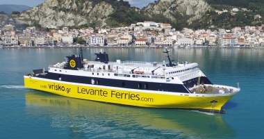Un ferry-boat a lovit o navă de pasageri în Grecia