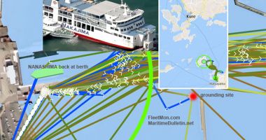 Un ferry-boat cu 45 de pasageri s-a lovit de dig