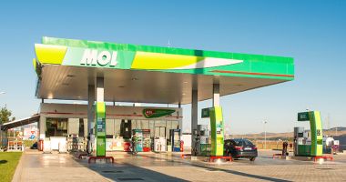 Stire din Actualitate : Ungaria elimină plafonarea preţurilor la carburanţi