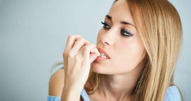 Stire din Sănătate : Nu vă mai roadeți unghiile! Riscați să contractați virusuri și bacterii în gură