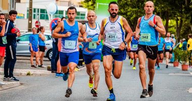 Stire din Sănătate : De ce li se înnegresc sportivilor unghiile de la picioare
