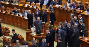 Stire din Politică-Administrație : Guvernul Ungureanu a fost demis. Urmează Ponta