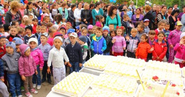 Unicat în România! Toți copiii comunei Peștera au primit în dar câte o bicicletă - 5