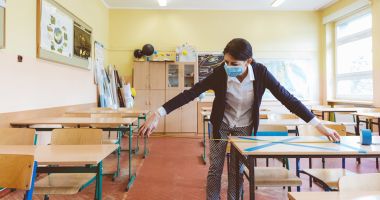 Stire din Cultură-Educație : UNICEF cere ca profesorii să aibă prioritate la vaccinarea anti-COVID-19