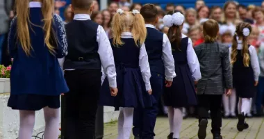 Înapoi la uniformă? Proiectul care împarte elevii, părinții și profesorii - 2