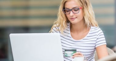 Stire din Cultură-Educație : Tinerii pot învăța tot mai multe despre securitatea cibernetică