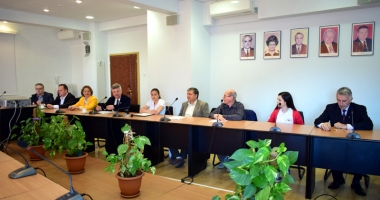 Stire din Sport : Universitatea "Ovidius" și Clubul Nautic Român au semnat contractul de colaborare