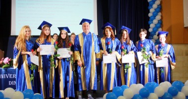 Stire din Cultură-Educație : Șefii de promoție 2013, premiați la scenă deschisă