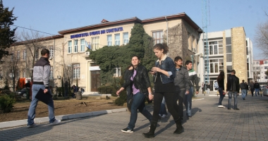 Stire din Cultură-Educație : Admitere la Universitatea "Ovidius".  Câte locuri sunt oferite viitorilor studenți