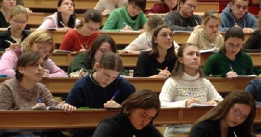 Stire din Cultură-Educație : TOPUL UNIVERSITĂȚILOR: Românii, codași în UE