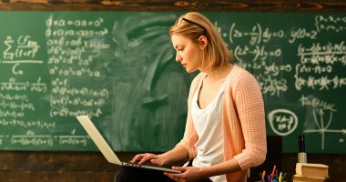 Stire din Cultură-Educație : Studenţie pe timp de pandemie! „Profesorii predau de la facultate şi nu de acasă!”