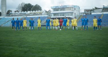 Stire din Sport : Copiii, încurajaţi să facă sport! Meci special dedicat adolescenţilor amendaţi de poliţişti