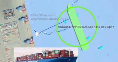 Un mega portcontainer a avariat cheul la acostare