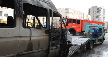 Un microbuz GMS  a luat foc pe bulevardul Tomis