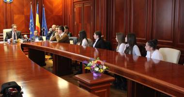 Stire din Politică-Administrație : Mazăre dă un milion de euro pentru proiectele școlare