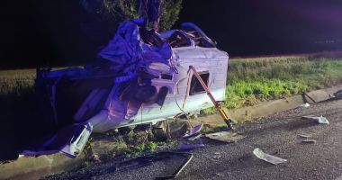Stire din Eveniment : Un mort și cinci răniți după ce un microbuz și un autocar s-au tamponat