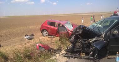Stire din Eveniment : Impact frontal nimicitor: un mort și trei răniți într-un grav accident
