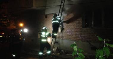 GALERIE FOTO / INCENDIU PUTERNIC într-un bloc din Constanța - 10