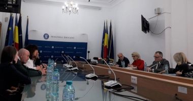 Stire din Cultură-Educație : Ministrul Sorin Mihai Cîmpeanu s-a întâlnit cu profesori români și ucraineni implicați în educația elevilor refugiați