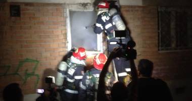 GALERIE FOTO / INCENDIU PUTERNIC într-un bloc din Constanța - 2