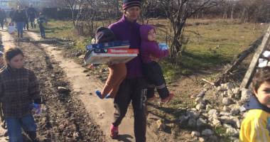 Un strop de fericire pe chipul copiilor. Angajații Rompetrol Rafinare au fost Moș Crăciun - 2