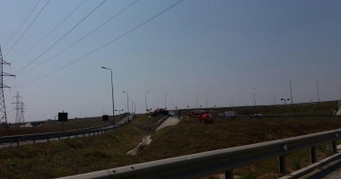 Update: Grav accident rutier. Un TIR s-a răsturnat la intrarea pe autostradă. Au intervenit elicopterul SMURD și Descarcerarea - 5