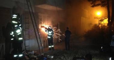 GALERIE FOTO / INCENDIU PUTERNIC într-un bloc din Constanța - 3