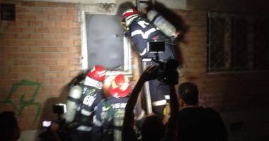 GALERIE FOTO / INCENDIU PUTERNIC într-un bloc din Constanța - 6