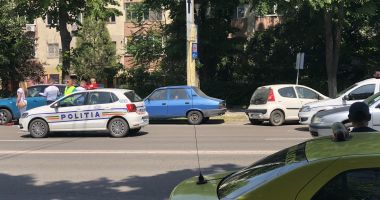 GALERIE FOTO / Accident rutier în cartierul Tomis 3. Patru mașini, avariate - 3