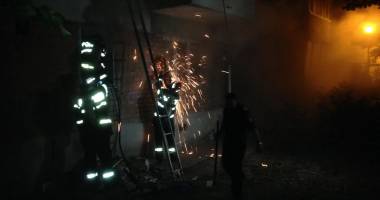 GALERIE FOTO / INCENDIU PUTERNIC într-un bloc din Constanța - 7