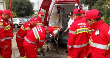 Un autocar cu 25 de pasageri a căzut într-o râpă