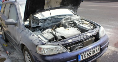 Galerie FOTO. Un Opel a luat foc din mers, pe bulevardul I.C. Brătianu - 2