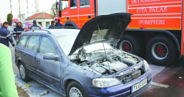 Galerie FOTO. Un Opel a luat foc din mers, pe bulevardul I.C. Brătianu - 3