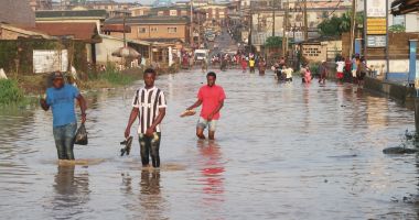 Stire din Actualitate : Un oraş din Africa riscă să se scufunde din cauza schimbărilor climatice