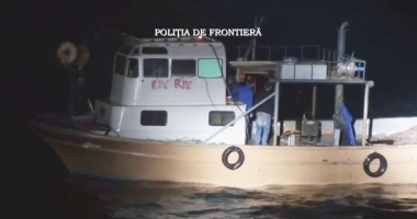 Stire din Eveniment : Turcii dau năvală  în calcanul românesc. Pescador prins la braconat de calcan în Marea Neagră