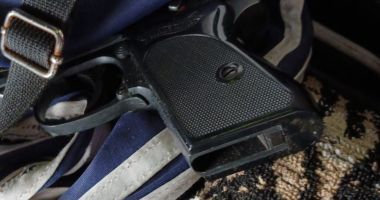 Un pistol „Walther” cu muniție a fost descoperit de vameșii din Albița