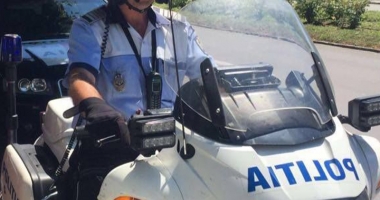 Stire din Eveniment : Un polițist constănțean a ajutat o femeie rănită să ajungă la spital