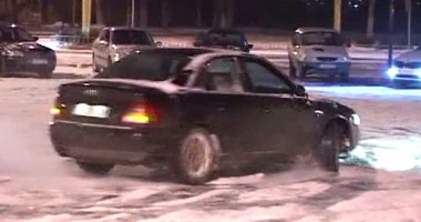 Stire din Eveniment : Un polițist și un jandarm, bulgăriți de amatorii de drifturi, în Mamaia