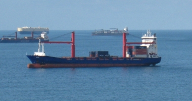 Un portcontainer a eșuat în Marea Chinei de Sud