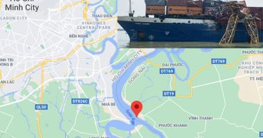 Un portcontainer a distrus o macara turn în Vietnam