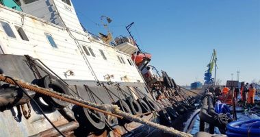 Stire din Economie : Un remorcher s-a răsturnat în portul rusesc Temryuk